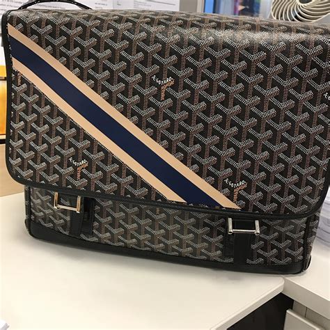 cuanto cuesta una cartera goyard|Goyard bag price in paris.